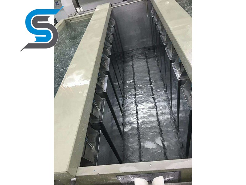 Electrophoresis tank